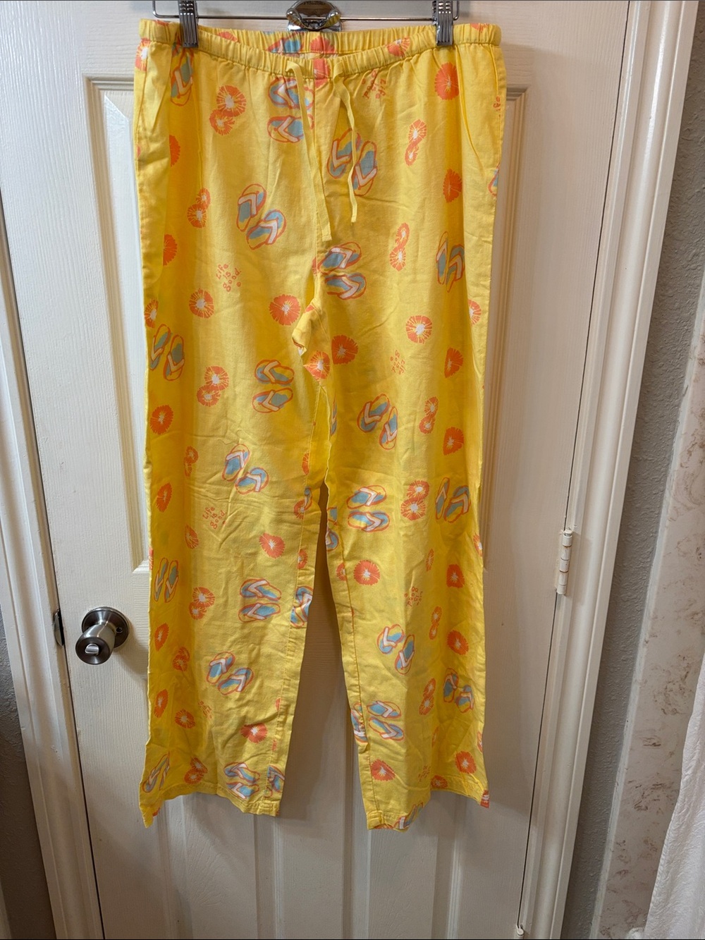 Life is good flip-flop yellow pajama bottom size large